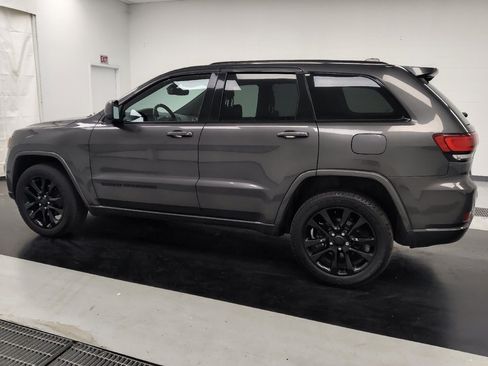 Used 2019 Jeep Grand Cherokee Altitude AWD/4WD image 3