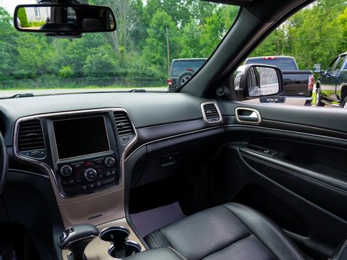 Used 2015 Jeep Grand Cherokee Limited w/ Trailer Tow Group IV image 27