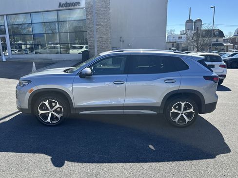 Used 2025 Volkswagen Tiguan SE image 4