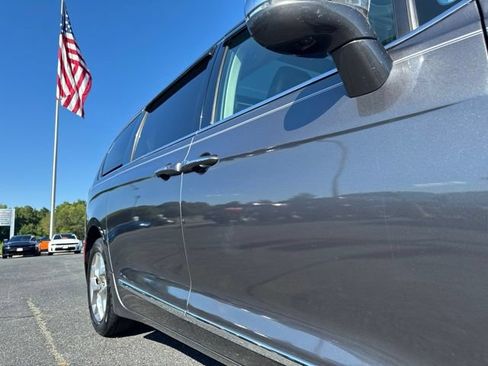 Certified 2019 Chrysler Pacifica Limited FWD image 7
