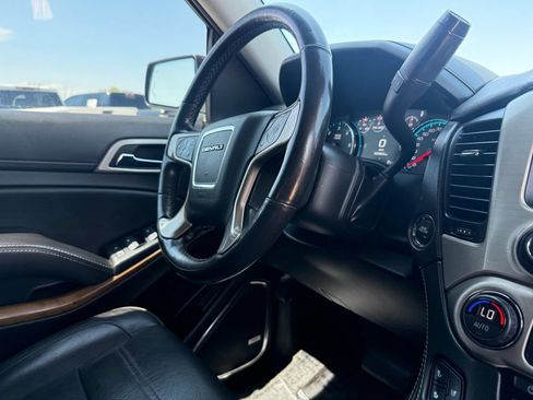 Used 2020 GMC Yukon XL Denali AWD/4WD image 17