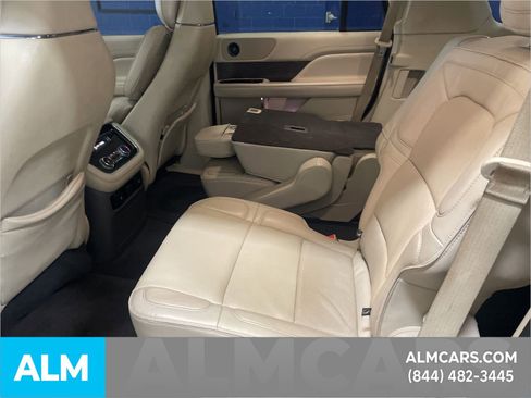 Used 2019 Lincoln Navigator Reserve image 12