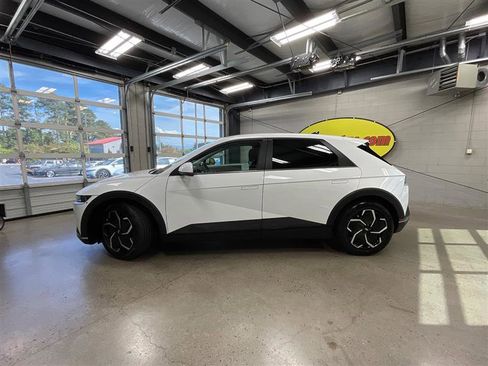 Used 2024 Hyundai Ioniq 5 SEL RWD image 2