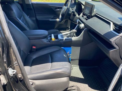 Used 2021 Toyota RAV4 XLE Premium FWD image 16