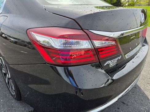 Used 2017 Honda Accord EX-L image 11