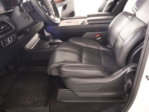 Used 2023 Lincoln Navigator L Reserve AWD/4WD image 11
