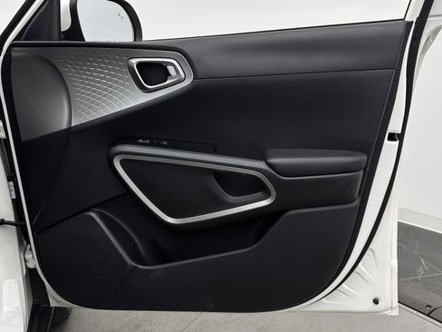 Used 2023 Kia Soul S image 32