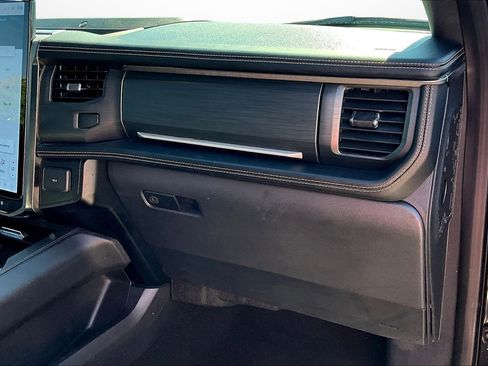 Used 2024 Ford Expedition Max Platinum image 22