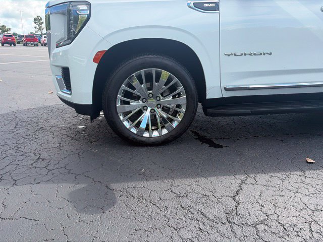 Used 2021 GMC Yukon XL SLT w/ SLT Luxury Plus Package AWD/4WD image 4