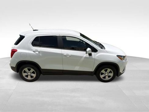 Used 2019 Chevrolet Trax LS FWD image 2