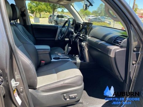 Used 2018 Toyota 4Runner SR5 Premium AWD/4WD image 9