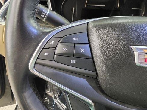 Used 2018 Cadillac XT5 FWD image 18