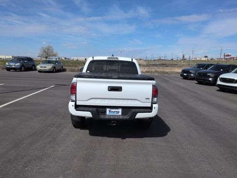 Used 2023 Toyota Tacoma TRD Off-Road w/ Technology Package AWD/4WD image 6