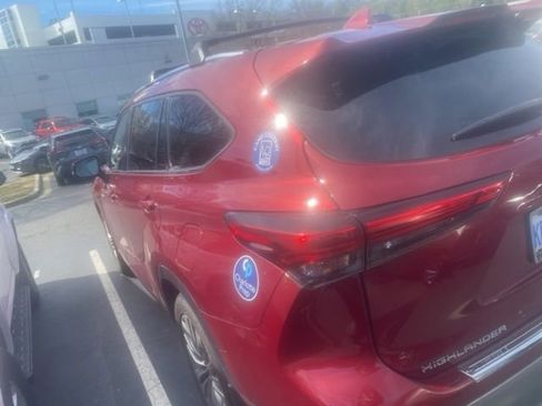 Used 2020 Toyota Highlander Platinum image 14