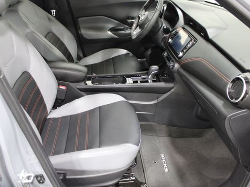Used 2023 Nissan Kicks SR w/ SR Premium Package FWD image 24