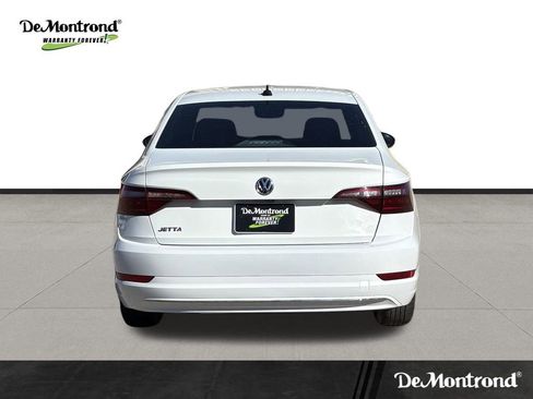 Used 2021 Volkswagen Jetta SE w/ SE Cold Weather Package image 6