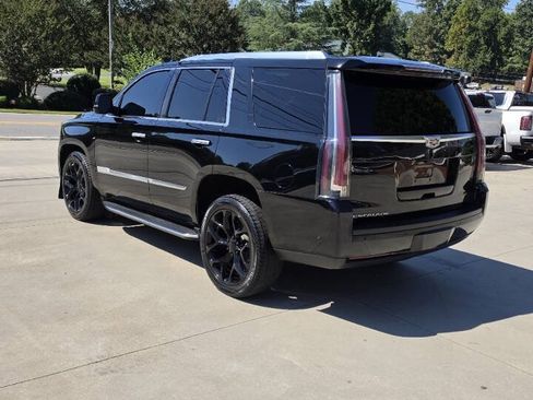 Used 2019 Cadillac Escalade Luxury AWD/4WD image 3