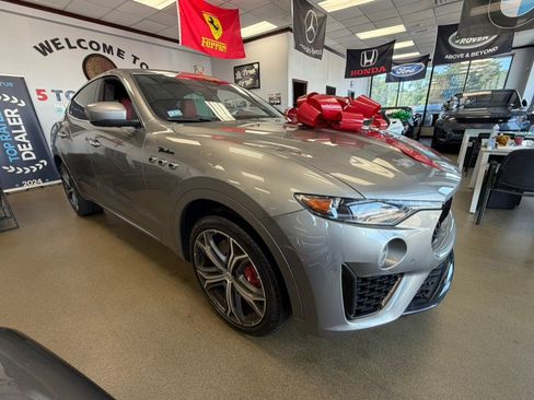 Used 2022 Maserati Levante Modena AWD/4WD image 17