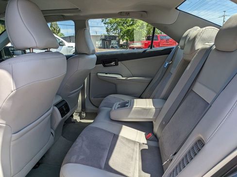 Used 2013 Toyota Camry XLE w/ Leather Pkg image 13