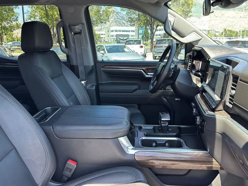 Used 2023 Chevrolet Silverado 1500 LT Trail Boss w/ LT Trail Boss Premium Package AWD/4WD image 15
