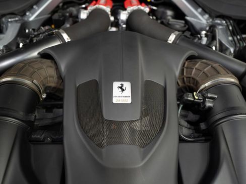 Used 2019 Ferrari Portofino RWD image 25