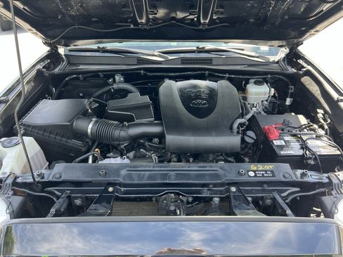 Used 2016 Toyota Tacoma TRD Off-Road AWD/4WD image 27