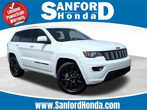 Used 2022 Jeep Grand Cherokee Laredo X AWD/4WD image 1