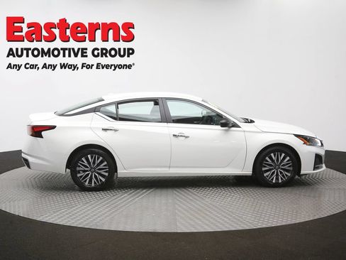 Used 2025 Nissan Altima 2.5 SV FWD image 43