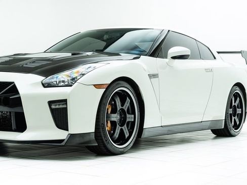 Used 2013 Nissan GT-R Black Edition image 9