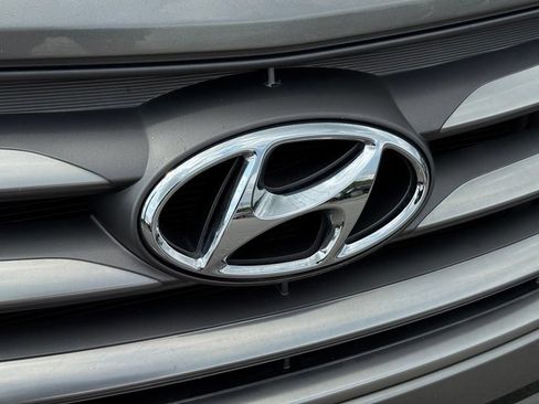 Used 2017 Hyundai Santa Fe Sport FWD image 6