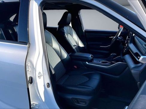 Used 2022 Toyota Highlander XSE image 30