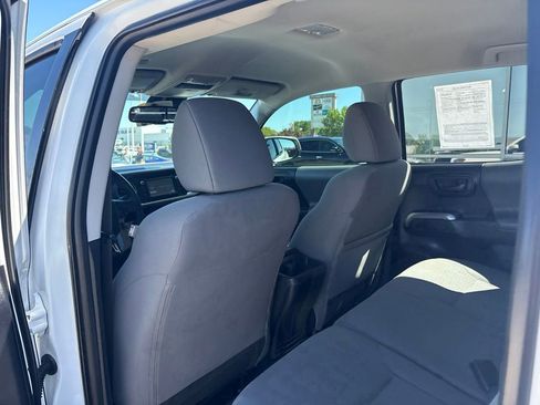Used 2019 Toyota Tacoma SR5 AWD/4WD image 32