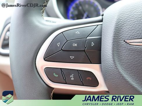 Used 2024 Chrysler Pacifica Touring-L FWD image 24