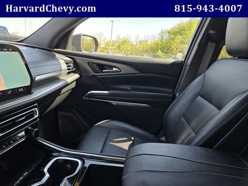 Used 2025 Chevrolet Traverse LT w/ Midnight/Sport Edition FWD image 15