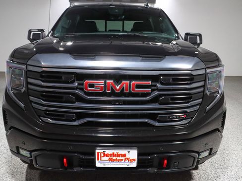 Used 2024 GMC Sierra 1500 AT4 w/ Technology Package image 4