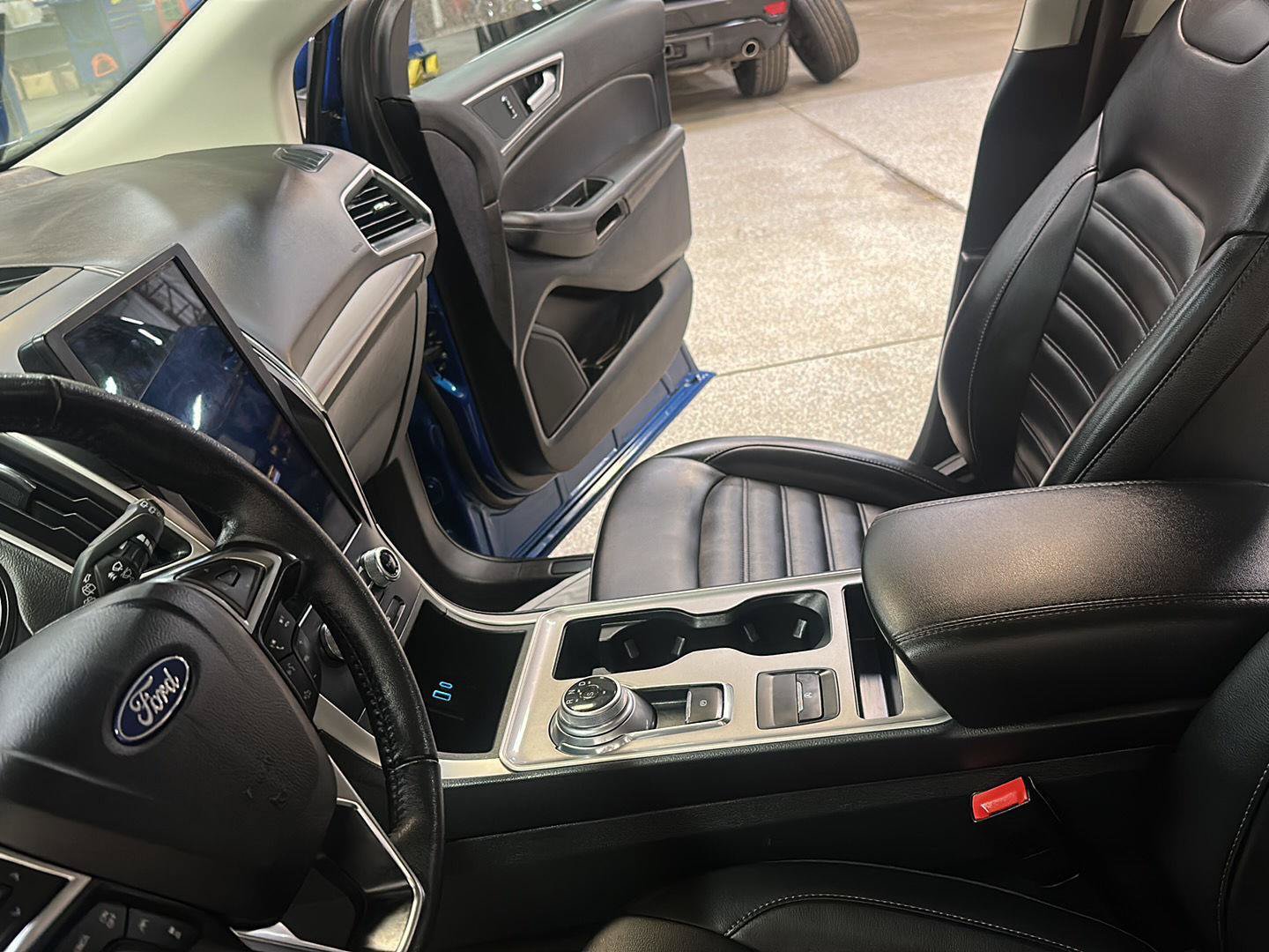 Used 2024 Ford Edge SEL AWD/4WD image 25
