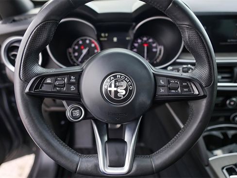 Used 2023 Alfa Romeo Stelvio Ti image 12