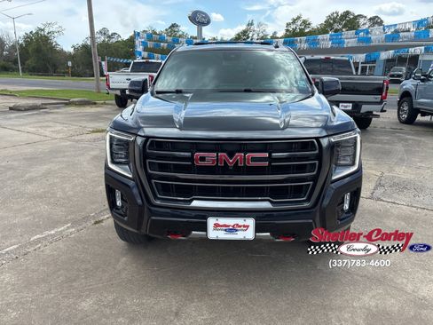Used 2023 GMC Yukon XL AT4 w/ AT4 Premium Plus Package AWD/4WD image 7