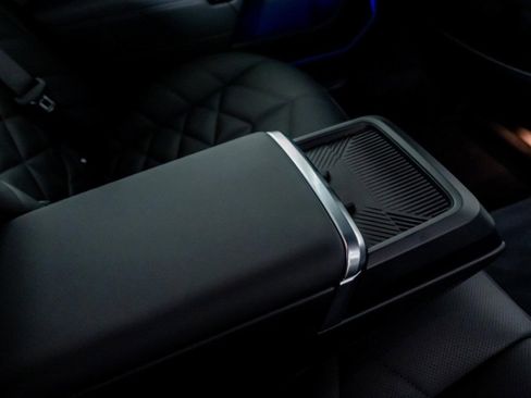 Used 2025 BMW 740i w/ Premium Package RWD image 53