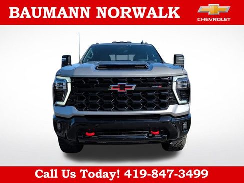 Used 2025 Chevrolet Silverado 2500 ZR2 w/ Technology Package AWD/4WD image 2