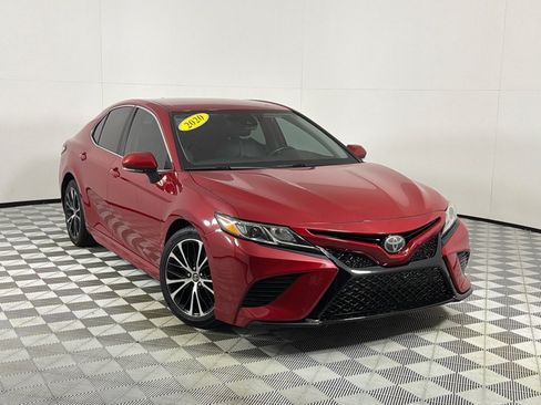 Used 2020 Toyota Camry SE w/ Convenience Package FWD image 2