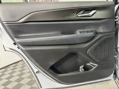 Used 2023 Jeep Grand Cherokee L Laredo image 49