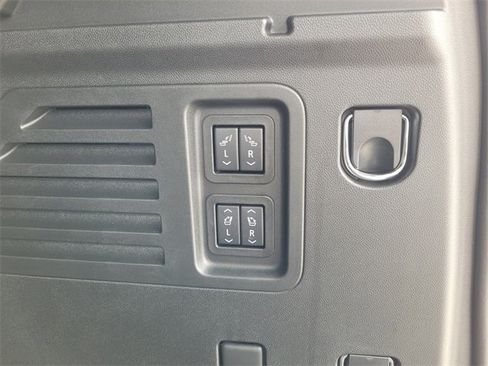 Used 2025 Chevrolet Traverse RS w/ LPO, Floor Liner Package image 10