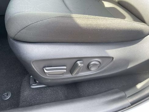 Used 2025 Toyota RAV4 XLE AWD/4WD image 30