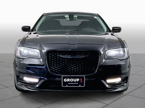 Used 2022 Chrysler 300 Touring L image 3