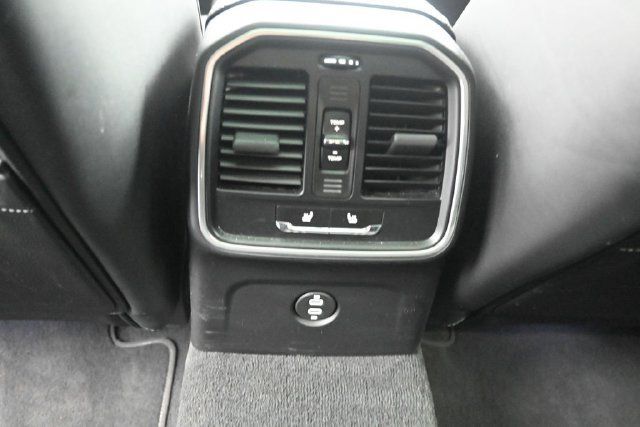 Used 2025 Porsche Macan AWD/4WD image 38