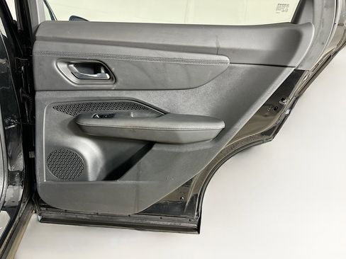 Used 2024 Nissan Ariya AWD image 31