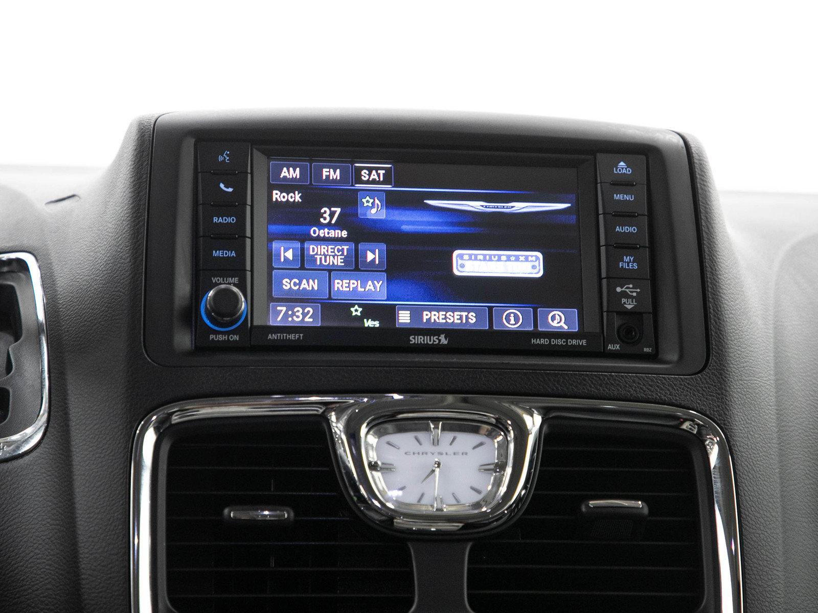 Used 2013 Chrysler Town & Country Touring FWD image 21