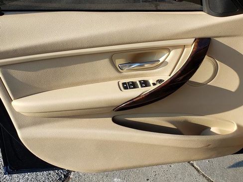 Used 2016 BMW 320i xDrive Sedan image 11