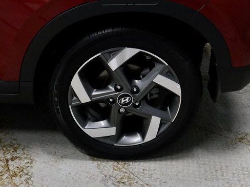 Certified 2025 Hyundai Venue SEL image 22